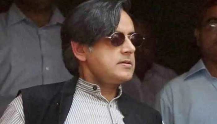 Chetan Bhagat asks Shashi Tharoor to praise him with 'big words', here's how Congress MP responded