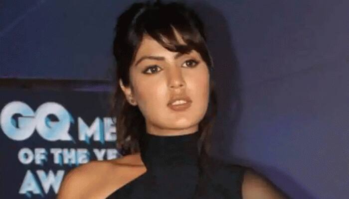 Rhea Chakraborty used mother&#039;s phone to dial drug peddlers: Sources