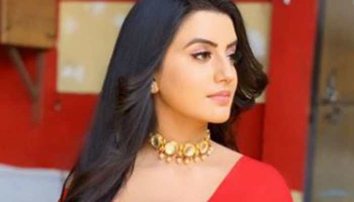Bhojpuri star Akshara Singh slams Anubhav Sinha's remarks