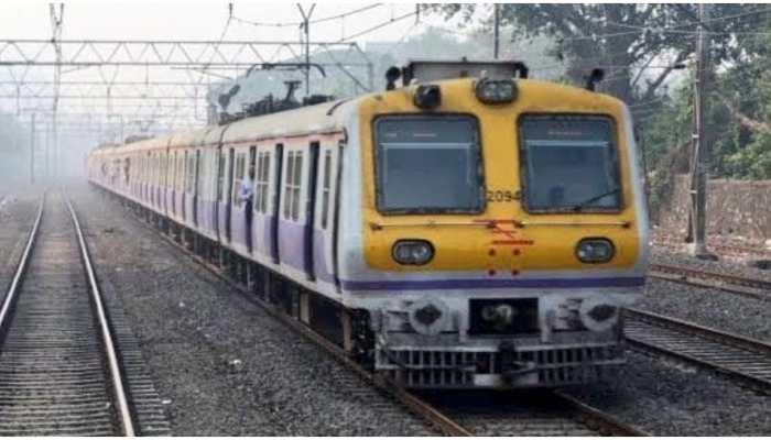 Indian Railways allows 10 per cent of private banks staff to travel in Mumbai locals