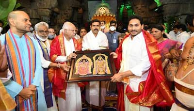 Andhra CM YS Jaganmohan Reddy, Karnataka's BS Yediyurappa offer prayers at Venkateswara Temple in Tirumala