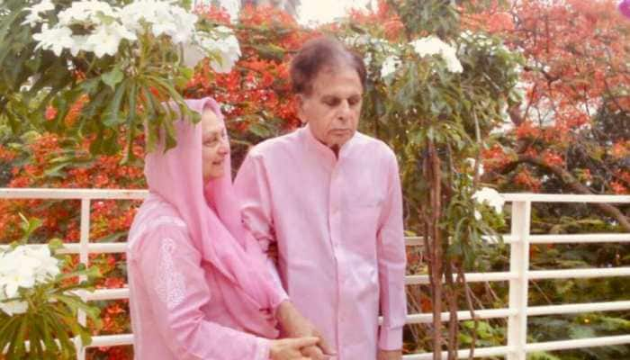 Dilip Kumar, Saira Banu clicked twinning in pink. Pic will make you smile