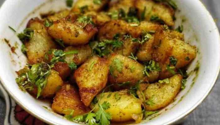 Having street food craving? Try this quick and easy aloo chaat receipe at home