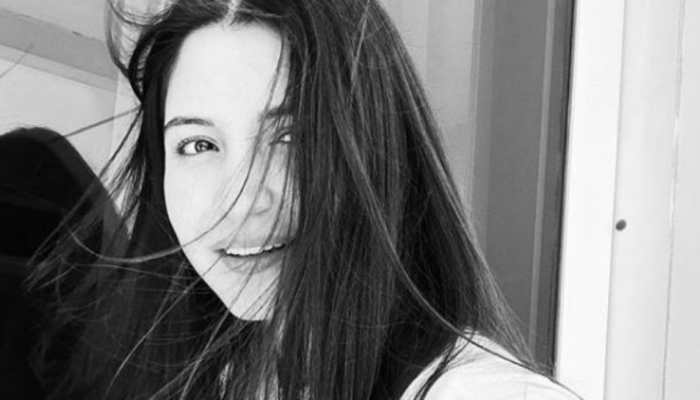 Just like Virat Kohli, we are all hearts for this stunning pic of mom-to-be Anushka Sharma 