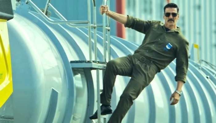 Akshay Kumar&#039;s retro &#039;Bellbottom&#039; teaser storms internet, Twitterati gives a thumbs up!