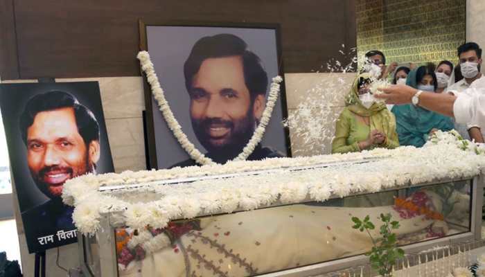 Mortal remains of Ram Vilas Paswan to be taken to Patna, last rites on Saturday