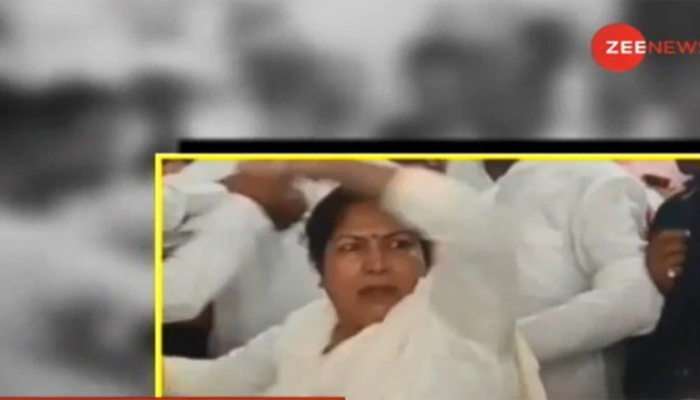 Shocking! Congress woman leader beaten by party leaders in Uttar Pradesh&#039;s Deoria