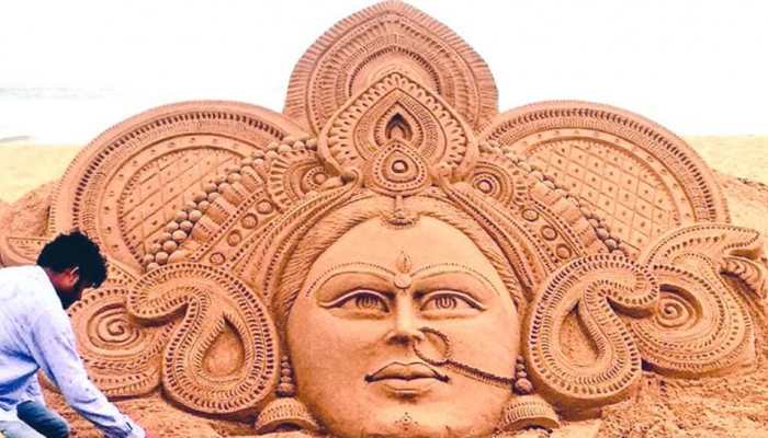 Sudarsan Pattnaik&#039;s sand art tribute to goddess Durga on Navratri will leave you awestruck!