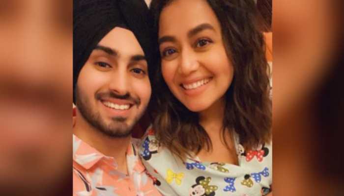 Neha Kakkar Sex Video Xxx - Viral: When Neha Kakkar met beau Rohanpreet Singh's family for the first  time, watch video | People News | Zee News