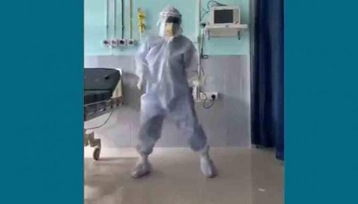 Viral video: Assam doctor dances to Hrithik Roshan&#039;s Ghungroo track to cheer up COVID-19 patients