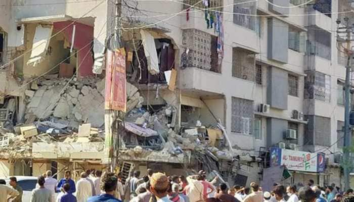 3 dead, 15 injured in Karachi blast as &#039;civil war&#039; like situation emerges in Pakistan