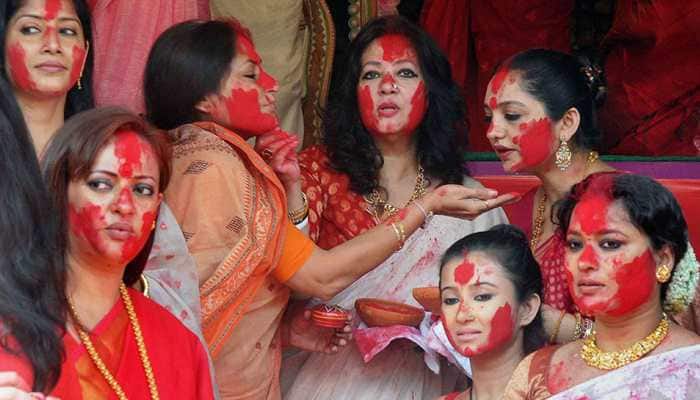 Durga Puja 2020: Here&#039;s why married Bengali women play Sindoor Khela 