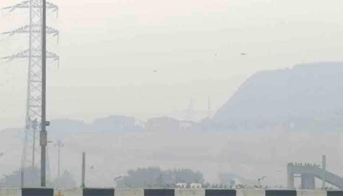 Delhi gasps for air as stubble burning continues; AQI &#039;severe&#039; in Ghaziabad, Noida
