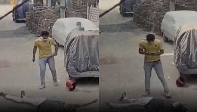 Man shot dead in Delhi, killer takes photograph of the deceased - WATCH