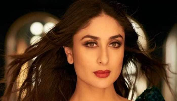 Second time preggers Kareena Kapoor getting &#039;maa ke haath ki maalish&#039; from Babita is the best thing on internet today!