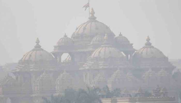 Delhi air quality continues to remain &#039;very poor&#039; as AQI docks at 310; 350 in Noida