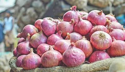 Ahead of Diwali, wholesale and retail prices of onion fall drastically, check rates 