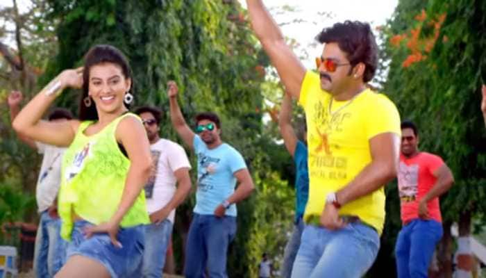 Pawan Singh and Akshara Singh&#039;s sensational throwback Bhojpuri song Maar Maar Ke Najariya goes viral - Watch