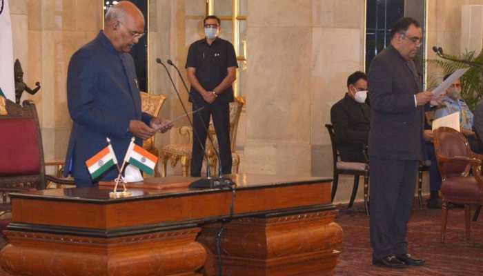 Yashvardhan Sinha sworn in as new Chief Information Commissioner 