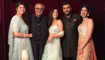 These pics of Arjun Kapoor, Janhvi, Khushi and Anshula with dad Boney Kapoor are priceless!