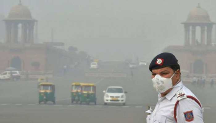 Air pollution in Delhi continues to remain under 'severe' category with reduced visibility Air pollution in Delhi continues to remain under 'severe' category with reduced visibility