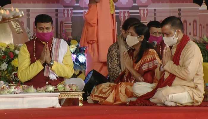 Delhi CM Arvind Kejriwal performs Lakshmi Puja at Akshardham temple on Diwali -- watch