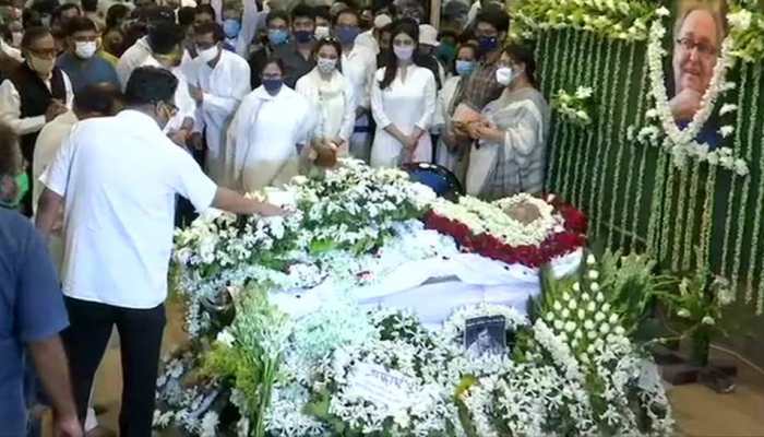 Veteran actor Soumitra Chatterjee cremated with full state honours in Kolkata
