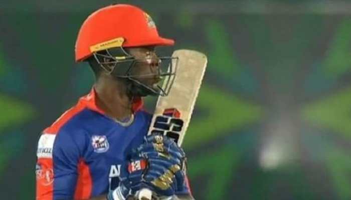 Fans left in astonishment as Sherfane Rutherford wears Mumbai Indians&#039; gloves in PSL match, Look!