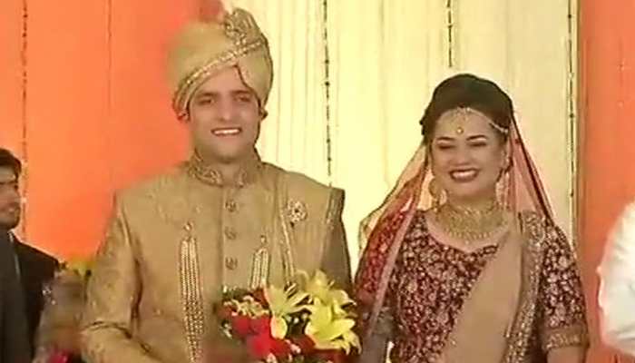 Celebrated IAS couple, Tina Dabi and Athar Amir, files for divorce