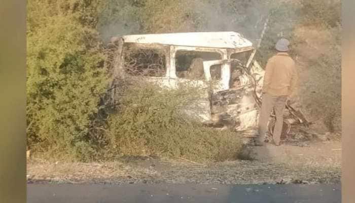 7 people charred to death after car collides with truck in Gujarat&#039;s Surendranagar