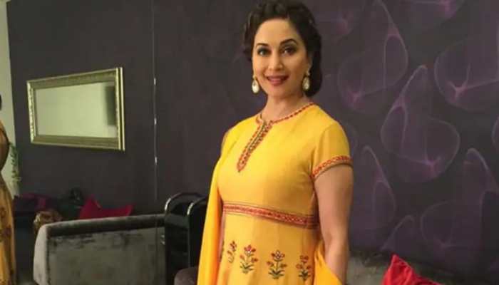  Madhuri Dixit impressed by video of Kiwi police officers dance on &#039;Kala chashma&#039;!