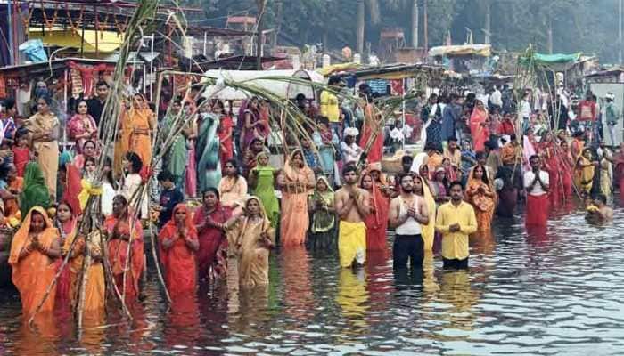 COVID guidelines flouted as thousands return from Bihar after Chhath Puja
