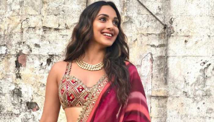 Kiara Advani teases her bold avatar in a shimmering gold saree, pic goes viral on the internet!