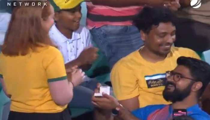 AUS vs IND 2nd ODI: Indian fan proposes Australian girl in the crowd, Glenn Maxwell gives his approval, Watch video!