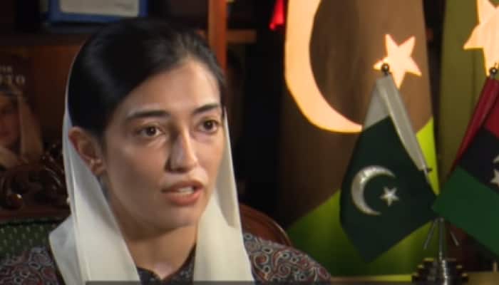 Aseefa Bhutto Zardari, Benazir Bhutto&#039;s youngest daughter, makes political debut in Multan