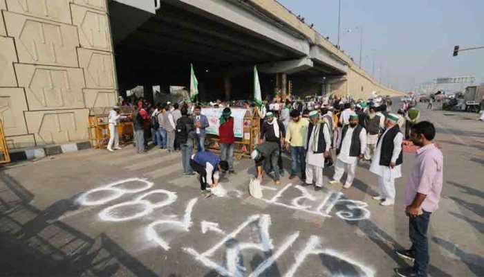 Delhi traffic update Dec 1: High traffic jam at GT Karnal Road, Mukarba Chowk; Delhi-Noida road opens