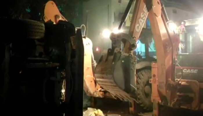 8 killed as sand-laden truck overturns on car in Uttar Pradesh&#039;s Kaushambi 