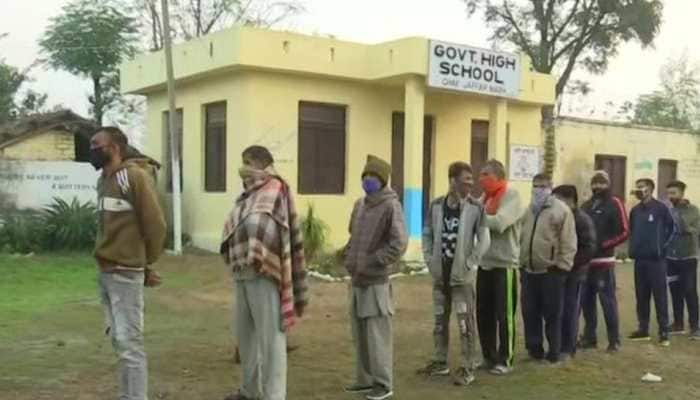 J&amp;K DDC election: Over 25 percent voters exercise franchise in initial hours of polling