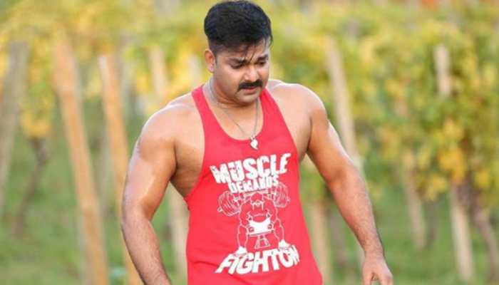 Bhojpuri power star Pawan Singh's dance video on 'Lollipop Lageglu' in London with new heroine Harshika goes viral - Watch