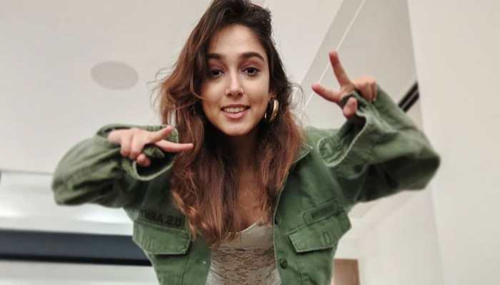 Aamir Khan's daughter Ira Khan enjoys her time in the pool, pics break the internet!