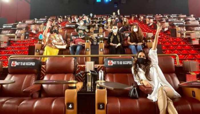 Ahead of &#039;Indoo Ki Jawani&#039; release, Kiara Advani watches film with family in theatre, see pic