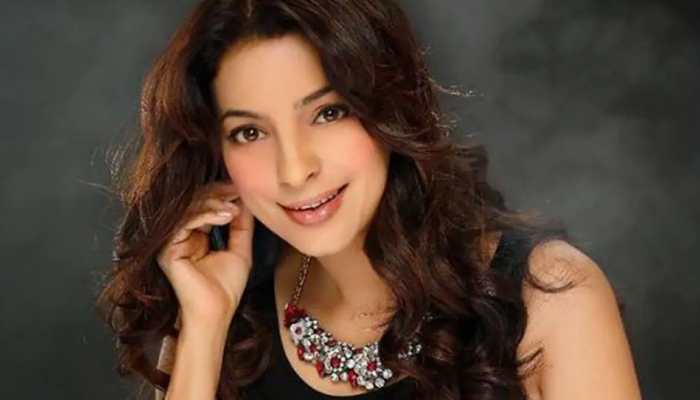 Juhi Chawla loses diamond earring at Mumbai airport, promises to reward finder