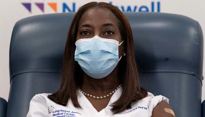 New York nurse Sandra Lindsay given COVID-19 vaccine as US rollout begins