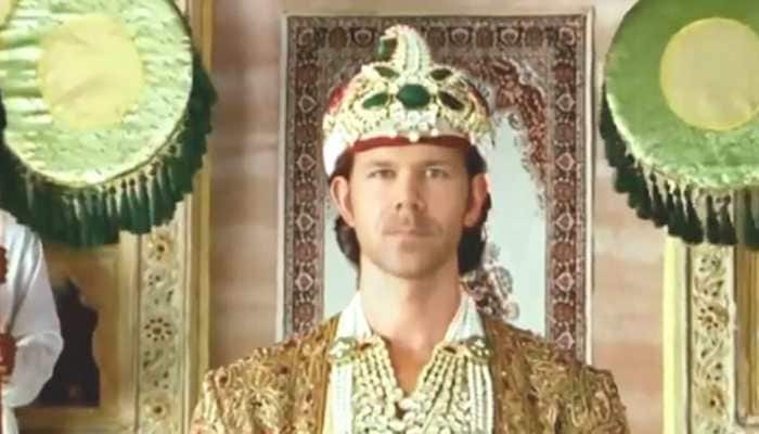 David Warner as Hrithik Roshan and Baahubali Prabhas? Watch these viral videos to believe your eyes!