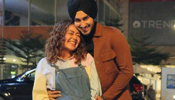 Is singer Neha Kakkar pregnant? Viral pic with hubby Rohanpreet Singh sends internet into a tizzy!