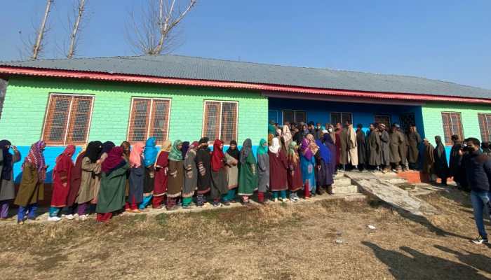 Final phase of voting for J&amp;K&#039;s DDC polls concludes, 40.91% voter turnout till 1 pm