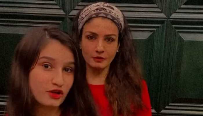 Raveena Tandon's hilarious recreation of ‘Saada Kutta Kutta’ leaves  internet in splits. Watch 