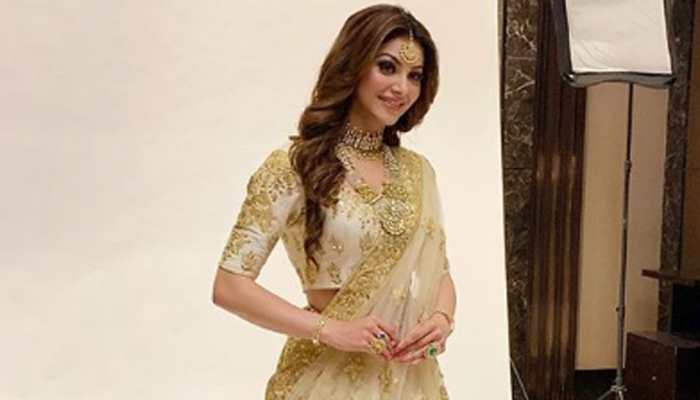 Saree-clad Urvashi Rautela teases first look for Hindi remake of Tamil film 'Thiruttu Payale 2'!