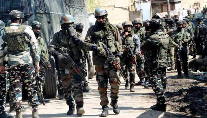 Terrorists lob grenade on security personnel in Jammu and Kashmir&#039;s Ganderbal, 3 injured