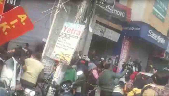 Thousands march to Governor's house in Patna against farm laws, police baton charge protestors